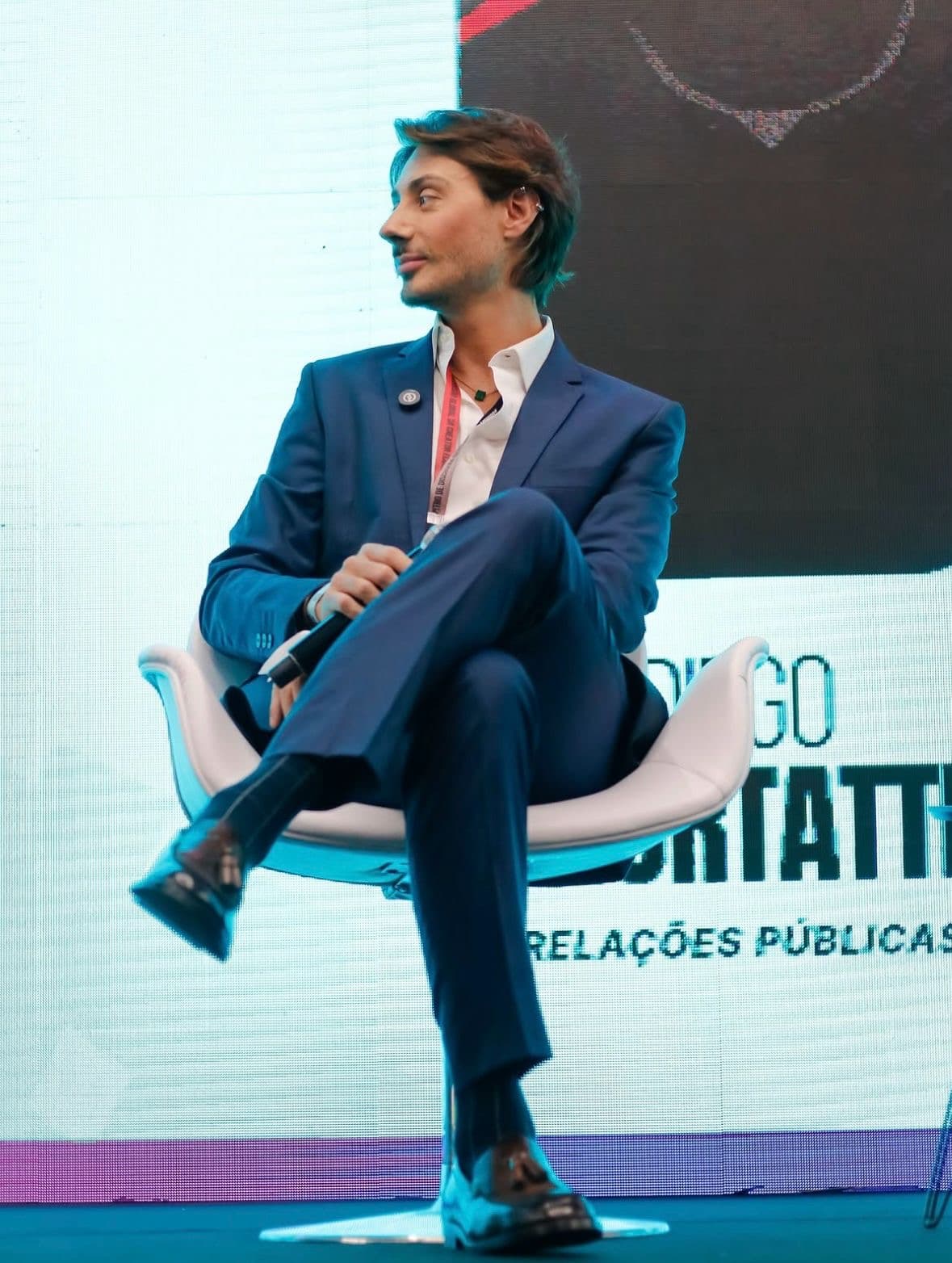 Diego Mortatti em palestra sobre relações públicas